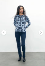 Load image into Gallery viewer, CHAQUETA TEJIDA FLORAL