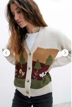 Load image into Gallery viewer, CARDIGAN CON JACQUARD Y BORDADO DE PAISAJE