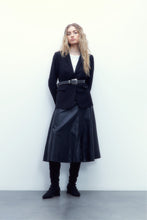 Load image into Gallery viewer, BLAZER CLASICO DOBLE BOTON NEGRO