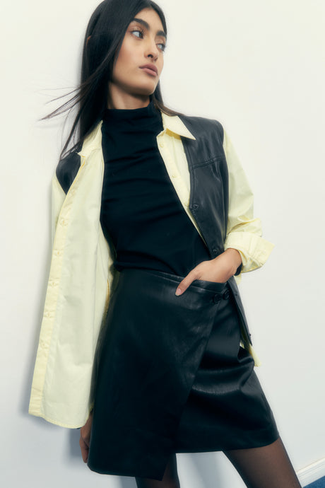 FALDA CRUZADA DE ECO CUERO