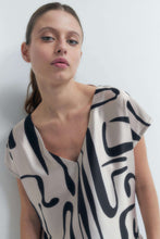 Load image into Gallery viewer, BLUSA FRENTE ESTAMPADO ABSTARCTO