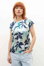 Load image into Gallery viewer, BLUSA FRENTE ESTAMPADO HOJAS MAGNOLIA