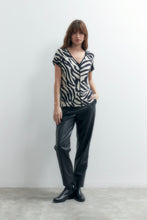 Load image into Gallery viewer, BLUSA ANIMAL PRINT