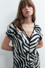 Load image into Gallery viewer, BLUSA ANIMAL PRINT