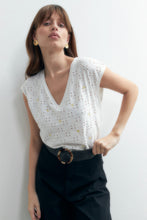 Load image into Gallery viewer, Blusa Broderie con flores bordadas