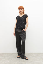 Load image into Gallery viewer, Blusa Broderie con flores bordadas