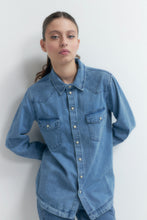 Load image into Gallery viewer, CAMISA DE JEANS