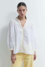 Load image into Gallery viewer, BLUSA BOHO CON BORDADOS