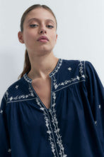 Load image into Gallery viewer, BLUSA BOHO CON BORDADOS