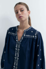 Load image into Gallery viewer, BLUSA BOHO CON BORDADOS