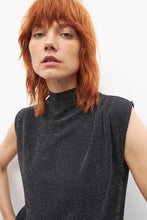 Load image into Gallery viewer, BLUSA LUREX CON TABLAS EN HOMBRO