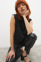 Load image into Gallery viewer, BLUSA LUREX CON TABLAS EN HOMBRO