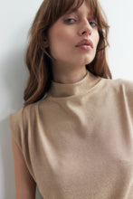 Load image into Gallery viewer, BLUSA LUREX CON TABLAS EN HOMBRO