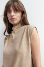 Load image into Gallery viewer, BLUSA LUREX CON TABLAS EN HOMBRO