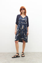 Load image into Gallery viewer, Vestido escote en V estampado abstracto