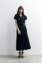 Load image into Gallery viewer, Vestido con falda plisada