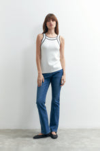 Load image into Gallery viewer, TOP TEJIDO CON VIVOS EN CONTRASTE