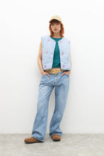 Load image into Gallery viewer, Chaleco Capitoneado con Flores Bordadas