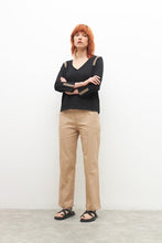 Load image into Gallery viewer, Pantalon con bordado en contraste