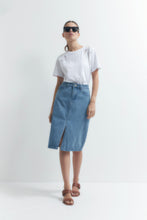 Load image into Gallery viewer, FALDA CLASICA DE JEAN