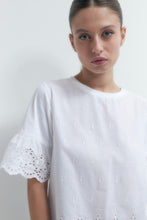 Load image into Gallery viewer, REMERA CON BRODERIE