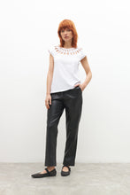 Load image into Gallery viewer, Remera con calado en escote