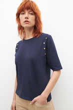 Load image into Gallery viewer, Remera con Botones Metalicos