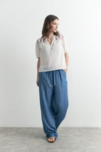 BLUSA CON BORDADOS