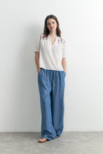 Load image into Gallery viewer, BLUSA CON BORDADOS