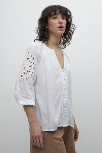 BLUSA ROMANTICA CON BOTONES