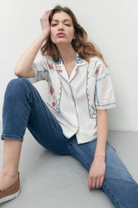 CAMISA CON BORDADO