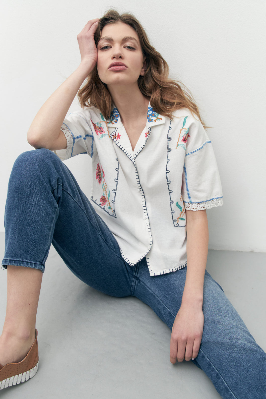 CAMISA CON BORDADO
