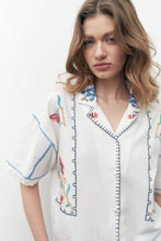 Load image into Gallery viewer, CAMISA CON BORDADO