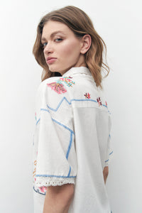 CAMISA CON BORDADO
