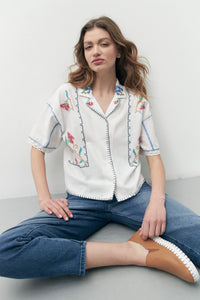 CAMISA CON BORDADO