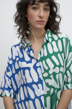 Load image into Gallery viewer, VESTIDO CAMISERO CON ESTAMPA ABSTRACTA