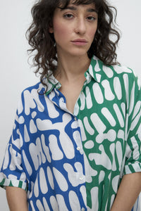 VESTIDO CAMISERO CON ESTAMPA ABSTRACTA