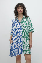 Load image into Gallery viewer, VESTIDO CAMISERO CON ESTAMPA ABSTRACTA