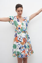 Load image into Gallery viewer, VESTIDO CRUZADO CON ESTAMPA FLORAL