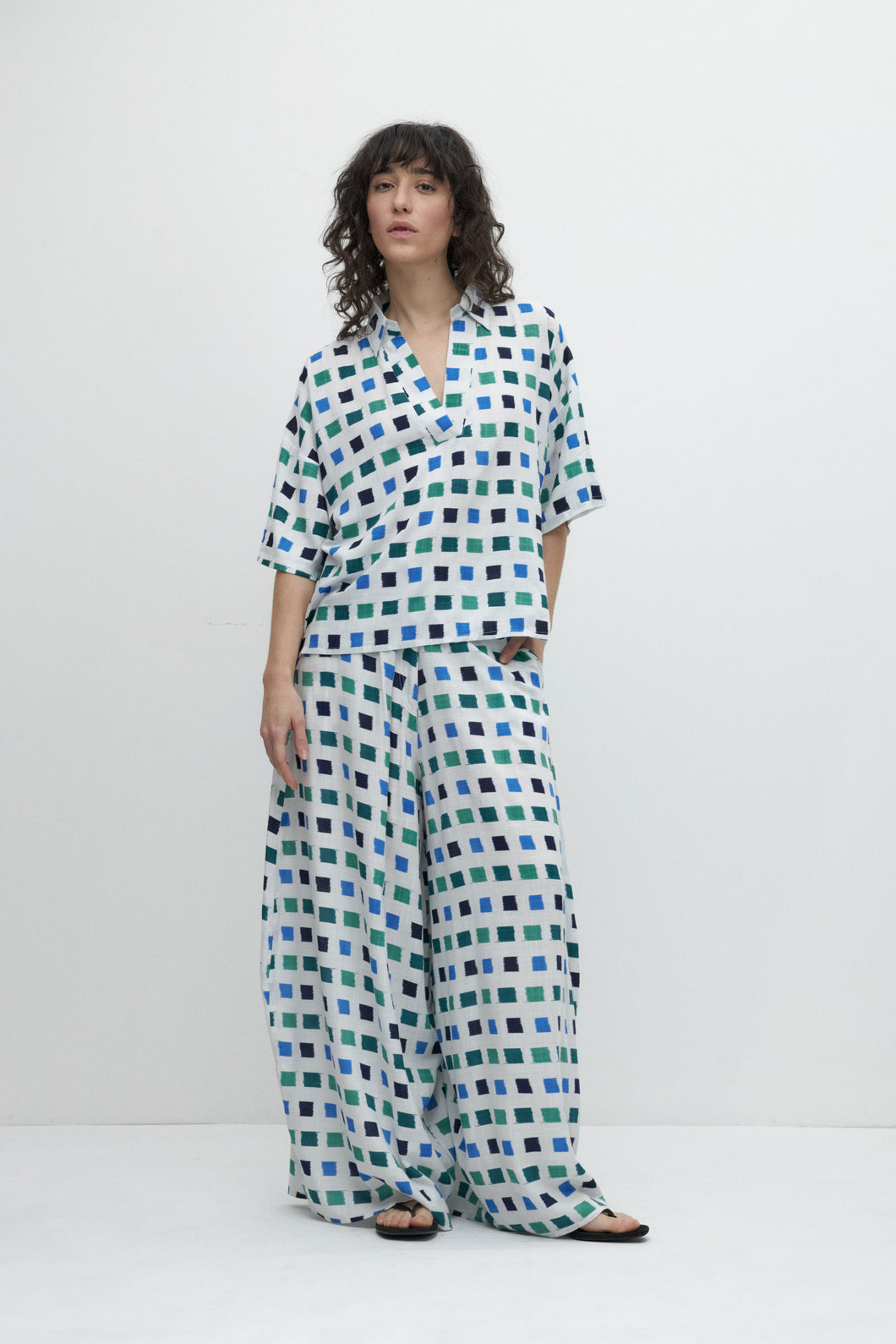 PANTALON CON ESTAMPA GEOMETRICA