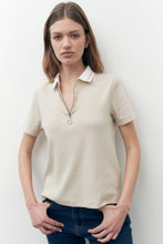Load image into Gallery viewer, REMERA CUELLO POLO CON CIERRE