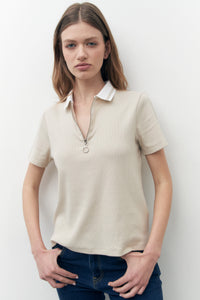 REMERA CUELLO POLO CON CIERRE
