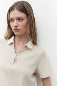 REMERA CUELLO POLO CON CIERRE