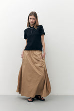 Load image into Gallery viewer, REMERA CUELLO POLO CON CIERRE