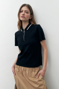 REMERA CUELLO POLO CON CIERRE