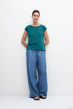 Load image into Gallery viewer, REMERA CON BOTNES LATERALES