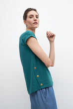 Load image into Gallery viewer, REMERA CON BOTNES LATERALES