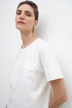 Load image into Gallery viewer, REMERA CON BOLSILLO APLICADO