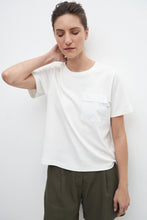 Load image into Gallery viewer, REMERA CON BOLSILLO APLICADO