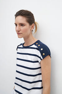 REMERA A RAYAS CON BOTONES